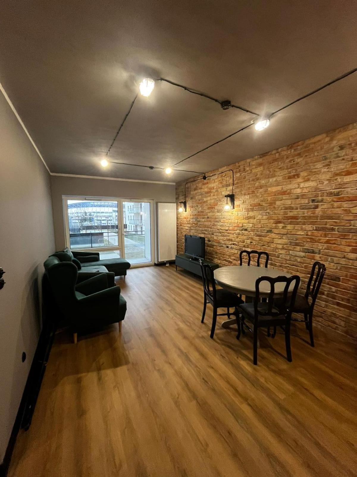 Apartament Z Widokiem Na Stadion Styl Industrialny Jedyny Taki Check In 24 H Poznan Bagian luar foto