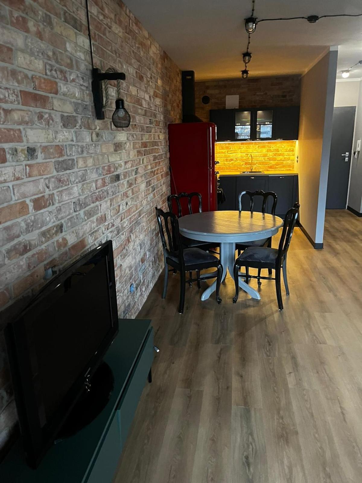 Apartament Z Widokiem Na Stadion Styl Industrialny Jedyny Taki Check In 24 H Poznan Bagian luar foto