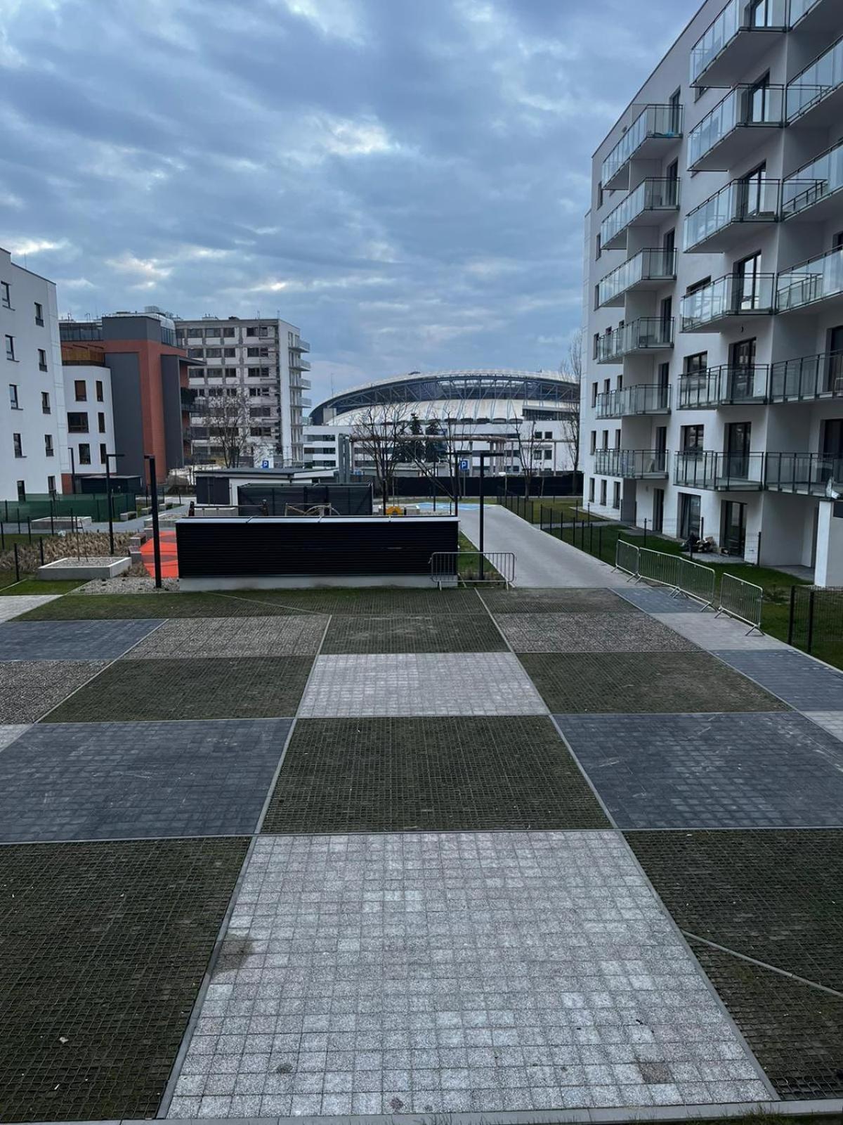 Apartament Z Widokiem Na Stadion Styl Industrialny Jedyny Taki Check In 24 H Poznan Bagian luar foto